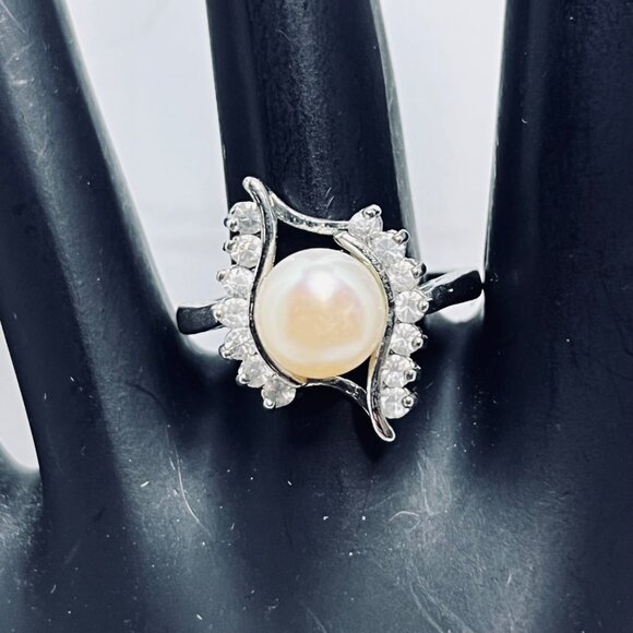 Silver Tone Statement Ring With Faux Pearl And Rhinestones Size 7 (R443) - Picture 2 of 6
